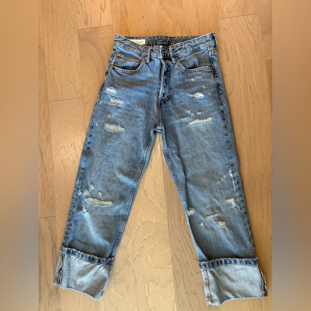 Zara Women’s Distressed Blue Jeans